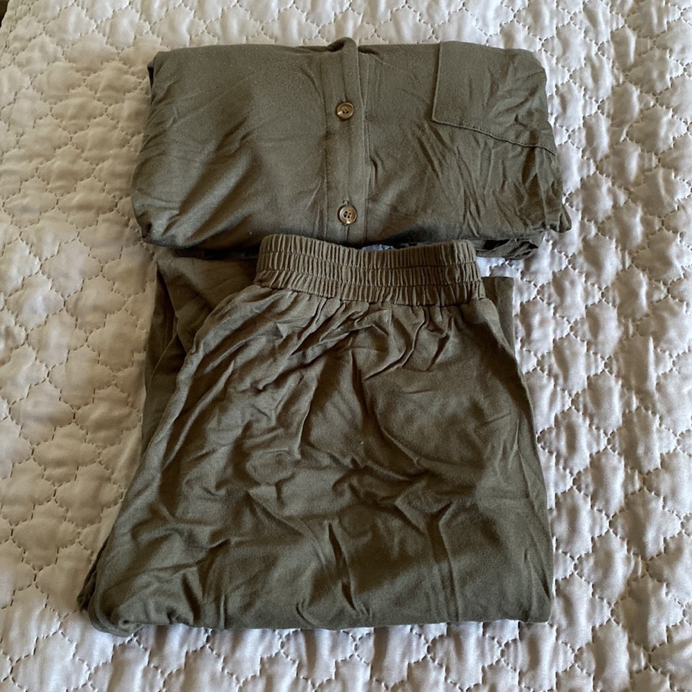 Lounge Set In Green Super Comfy And Soft - image 7